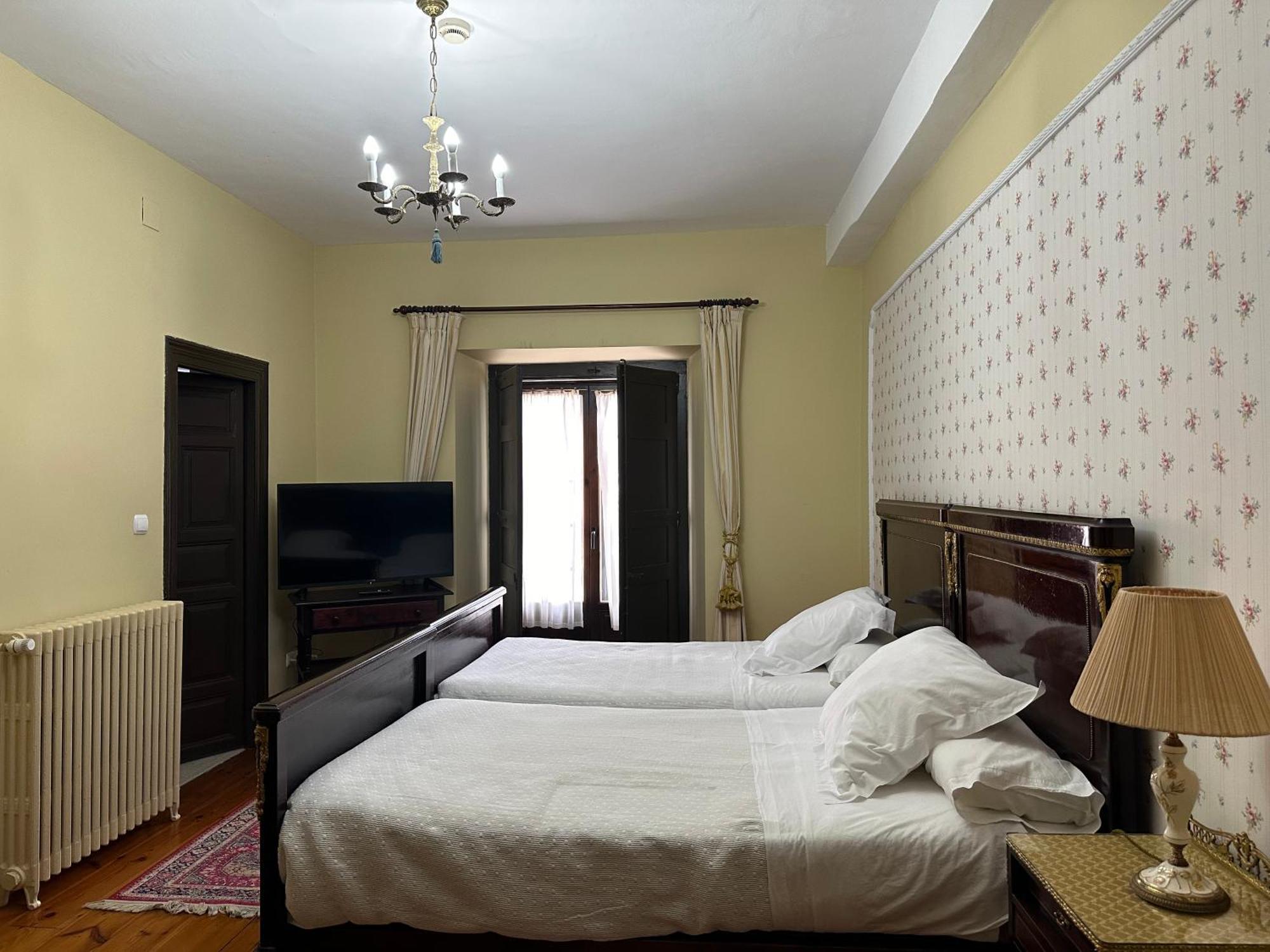 Hotel Palacio La Casona De Cerrazo Extérieur photo
