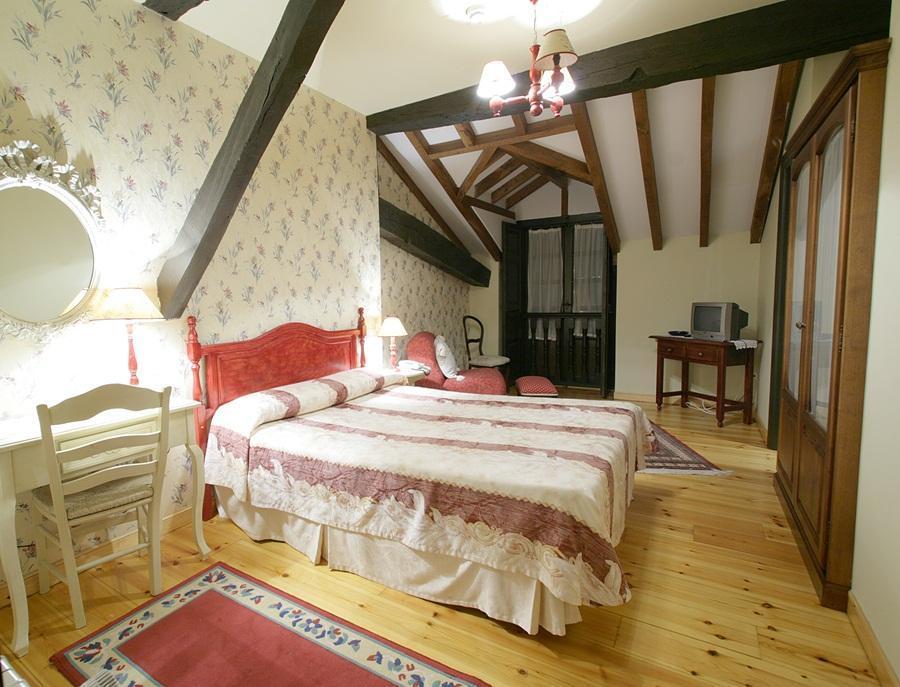 Hotel Palacio La Casona De Cerrazo Extérieur photo
